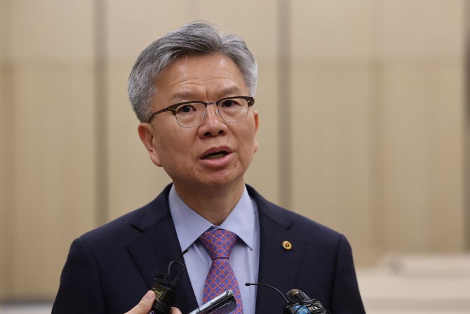 <b>의협</b> 전 <b>비대위원장</b> 의사 면허<b>정지</b> <b>집행정지</b>신청 2심도 기각