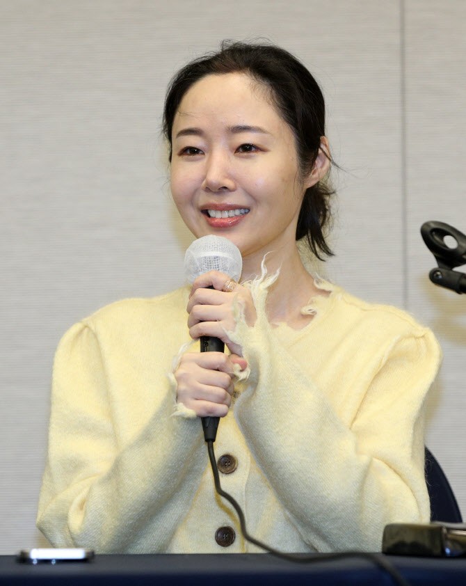<b>민희진</b> 대표, <b>경찰</b> 출석 "업무상 <b>배임</b> 말 안 돼"
