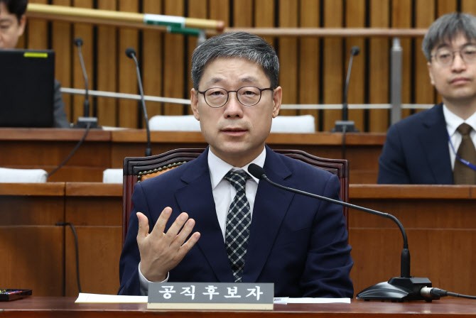 <b>노경필 대법관</b> 후보자 인사청문인데…여야 '김건희 VS 이재명' 집중포화