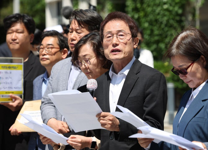 <b>서울</b>교육청 “학생인권조례 폐지 <b>집행정지 인용</b>…효력 재개”