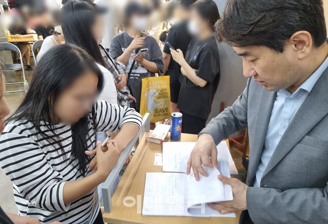 <b>티몬</b> 닫혀 몰린 고객에 밤샘한 <b>위메프</b> 대표 "구영배 대표 해결할 것"