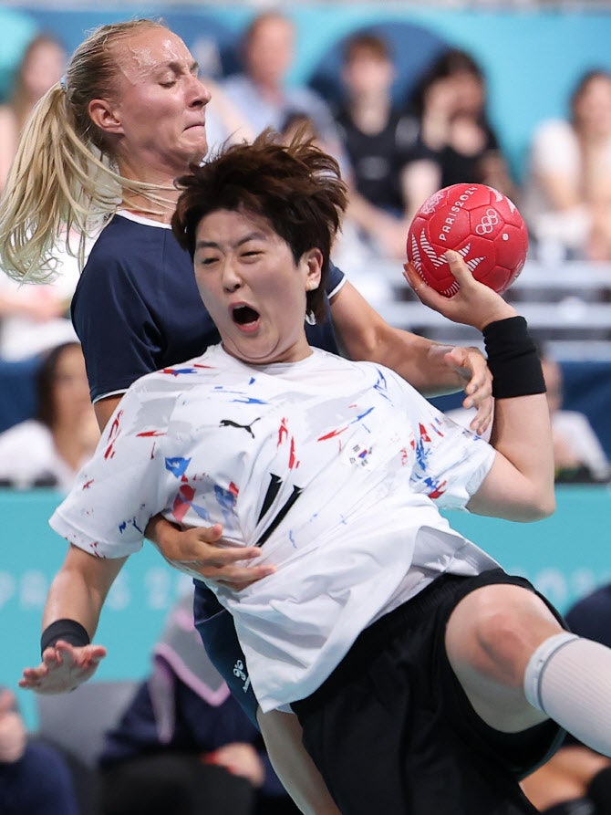 한국 女<b>핸드볼</b>, 최강 노르웨이에 석패...8강행 '먹구름'[파리올림픽]