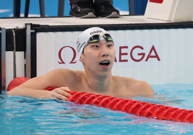평영 200m <b>조성재</b>, 예선 전체 1위로 <b>준결승</b> 진출...한국 최초[파리올림픽]