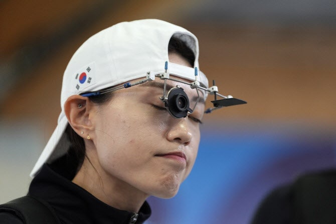 ‘통한의 0점’…<b>김예지</b>, 25ｍ <b>권총 본선</b> 충격 탈락 [파리올림픽]