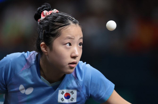 <b>신유빈</b>, '천적' 日하야타에 석패...女단식 4위로 마무리[파리올림픽]