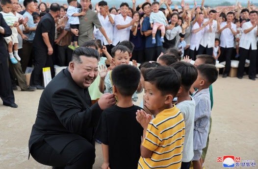 北<b>김정은</b>, 남한향해 “쓰레기들”...<b>통일부</b> “<b>민심</b> 이반 최소화 의도”