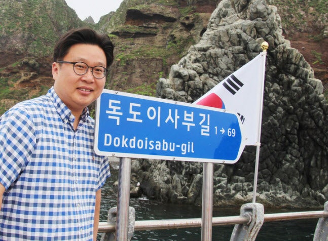 "한밤중 <b>경찰</b> 찾아와...아내도 큰 충격" <b>서경덕</b>, 살해 협박 받아