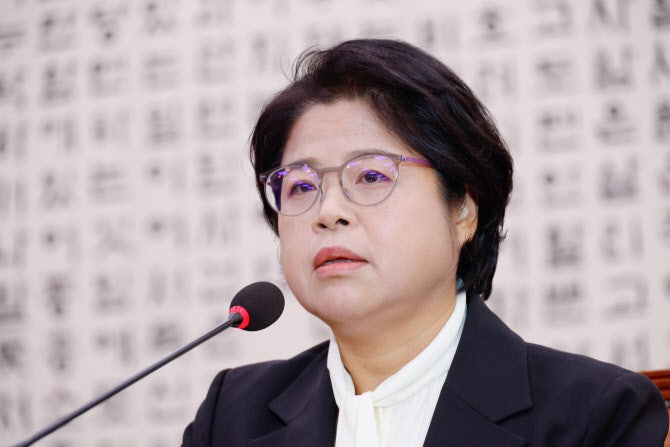 <b>김복형 헌법재판관</b> 후보 "균형 잡힌 시각으로 <b>헌법</b> 질서 수호"