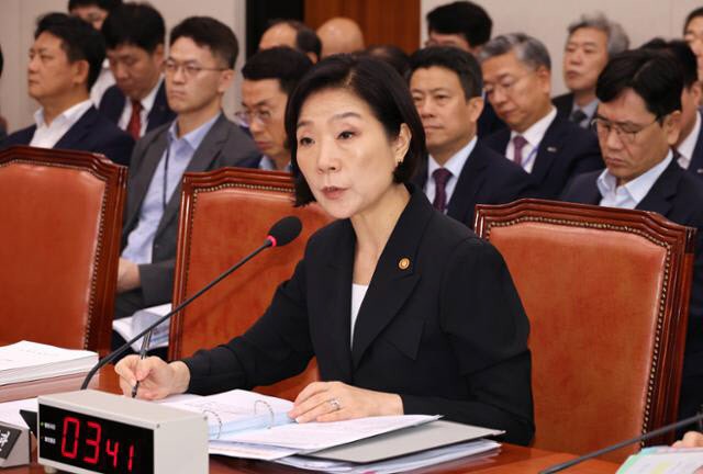 오영주 중기부 장관 “위기 <b>소상공인</b> <b>지원</b> 예산 확대하겠다”[2024국감]