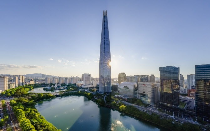 서울 송파구 롯데월드타워·몰과 석촌호수 전경. (사진=롯데)