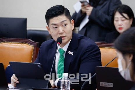 與<b>김재섭</b> "尹하야 거부…당론으로 <b>탄핵</b>해야" 촉구(상보)