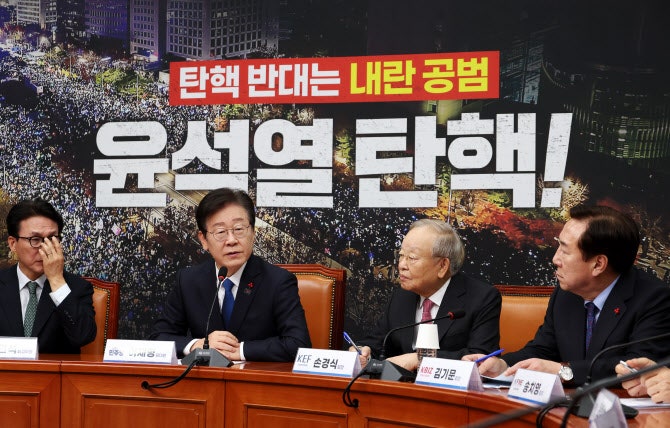 <b>이재명</b> 만난 <b>경제</b>계 “중기 수출 끊기고 소상공인 직격탄”(종합)