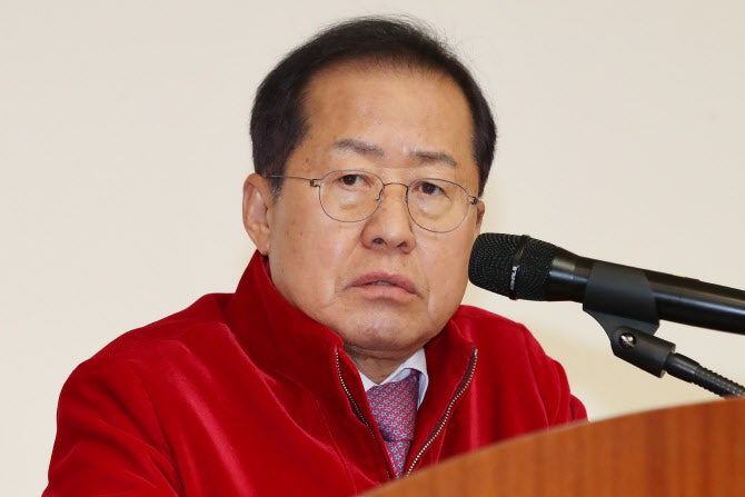 <b>홍준표</b> "<b>명태균</b>, 정치하며 만난 수십만명 중 1명…놀아난 일 없어"