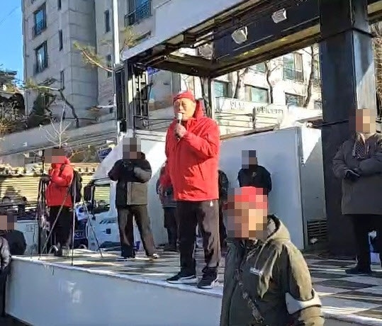 <b>김흥국</b>, 尹관저 앞에서 “이렇게 잘한 대통령 어딨나”