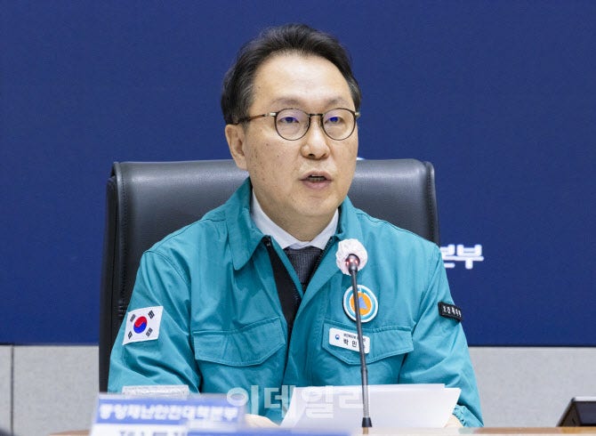 박민수 차관 "김택우 <b>의협 회장</b>, <b>대화</b>합시다"