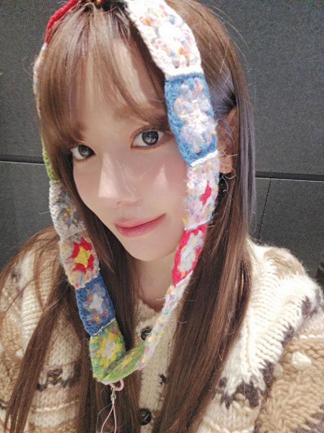 thumbnail for LE SSERAFIM's Sakura Launches Knitting Merch 'KKUROCHET' on Weverse Shop