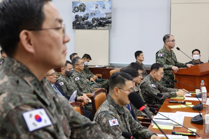 '<b>계엄</b> 실행' <b>사령관</b> 4명 <b>보직해임</b>…육군총장은 기소휴직 검토