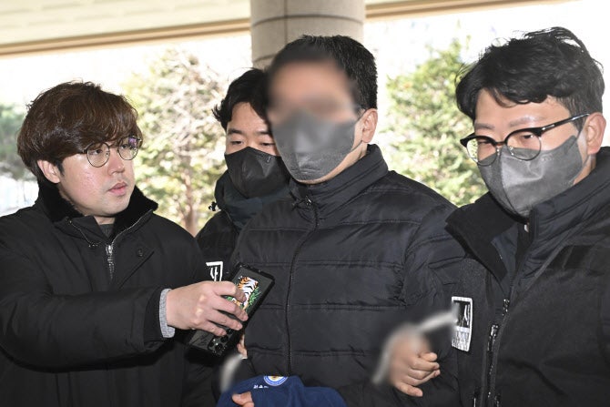 <b>서부지법 판사실 침입</b>한 전광훈 교회 <b>특임전도사 구속</b>