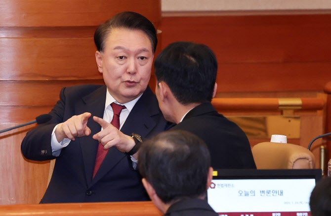 검찰, 윤 대통령 <b>구속</b> 내달 6일까지 <b>연장</b> 신청(종합)