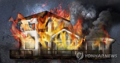 <b>부산</b> 동래구서 단독<b>주택 화재</b>…부상 2명·차량 2대 전소