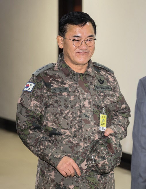 방첩사 신원실장 "<b>여인형</b>, <b>계엄</b> 당일 <b>군판사</b> 성향 파악 지시"