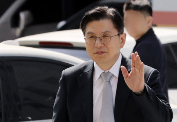 <b>황교안</b>, 尹 <b>내란</b> 수괴 혐의 재판 변호인단 합류