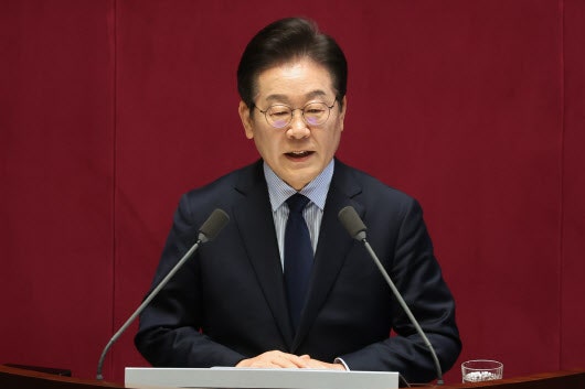 <b>이재명</b> "회복과 성장으로 대한민국 일으키자" [전문]