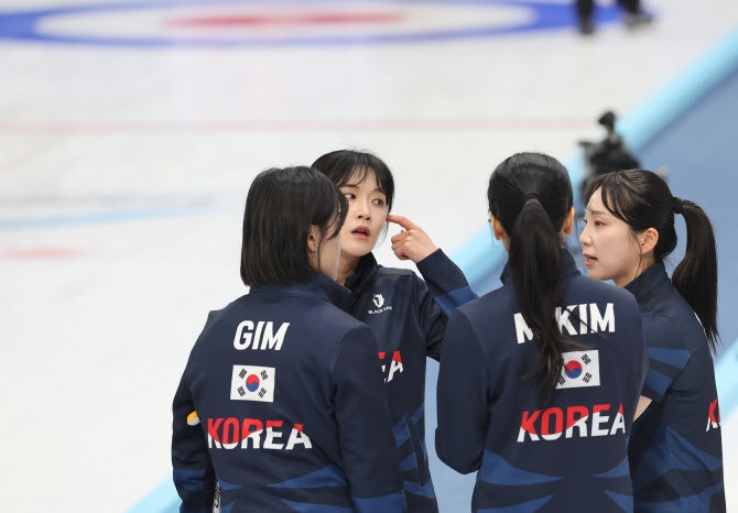 여자 <b>컬링</b>, 카자흐스탄 격파하고 6연승 질주... ‘<b>준결승</b> 확정’