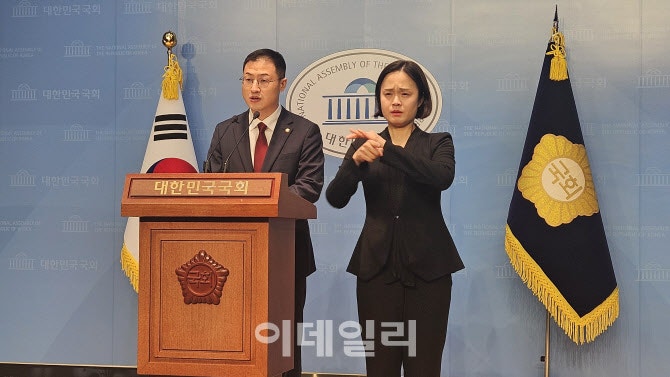 ‘물러나라 압박’에...與<b>김상욱</b>, 결국 <b>울산시당</b>위원장 자진 <b>사퇴</b>