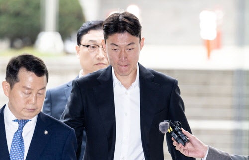 '<b>불법 촬영</b> 혐의' <b>황의조</b>, 징역1년·집유2년(상보)