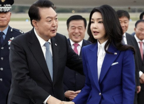 대통령실 "尹 대통령 <b>부부 딥페이크</b> 영상…국가원수 모독"