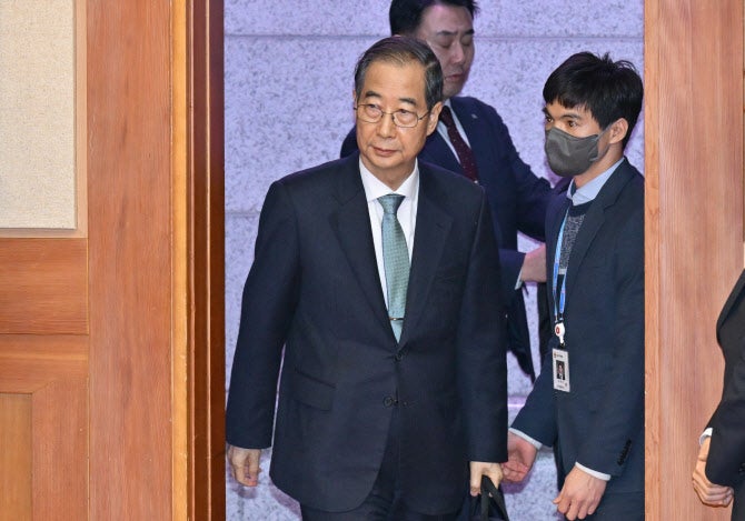 <b>탄핵심판</b>정 선 <b>한덕수</b> "대통령 설득 못해" 사과