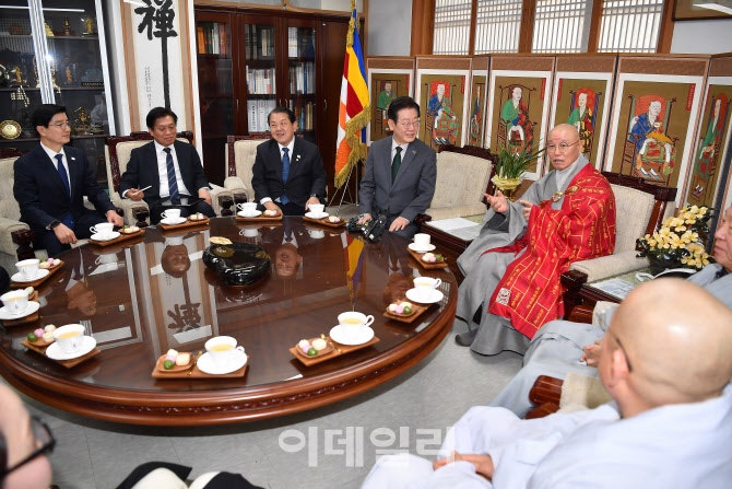 [포토]한국불교<b>태고종 방문</b>한 <b>이재명 대표</b>