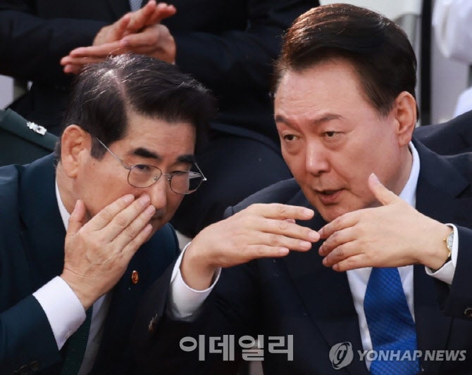 檢 윤석열·<b>김용현 비화폰 불출대장</b> 확보
