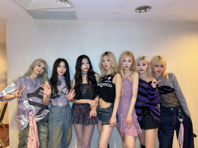 Article thumbnail for Dreamcatcher Members Handong, Dami, and Gahyun Depart Agency, JiU, SuA, and Yoohyeon to Form Unit