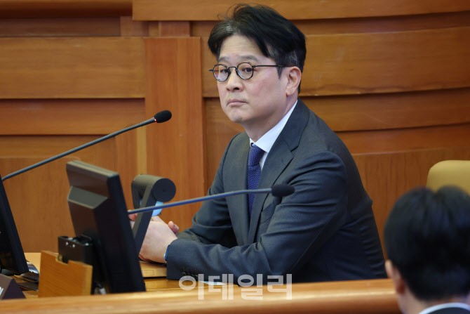 <b>이창수</b> <b>중앙지검장</b> 직무<b>복귀</b>…헌재 "헌법·법률 위반 없다"(상보)
