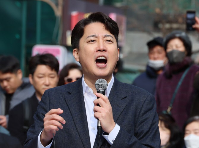 <b>개혁신당</b> <b>대선후보</b> <b>이준석</b>…조기<b>대선</b> 대비 첫 주자 확정