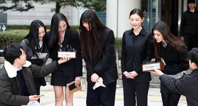 <b>뉴진스</b> 활동 '빨간불'…法, 독자활동 금지 <b>가처분</b> 인용(종합)