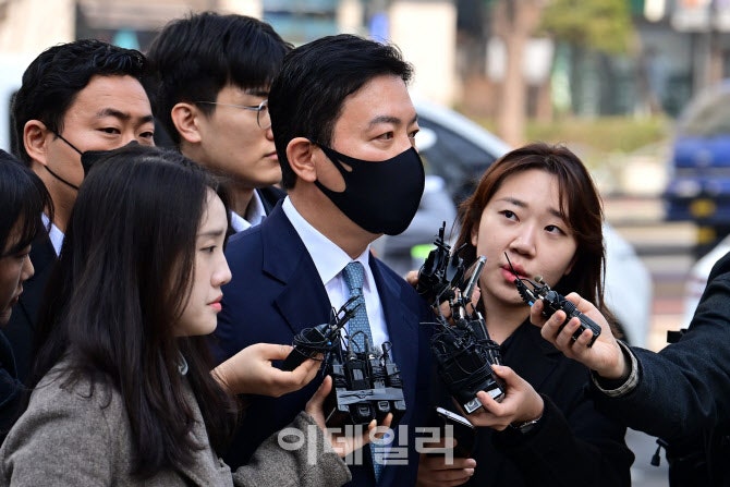 ‘尹 체포 방해’ 경호처 <b>김성훈</b>·<b>이광우 구속영장 기각</b>