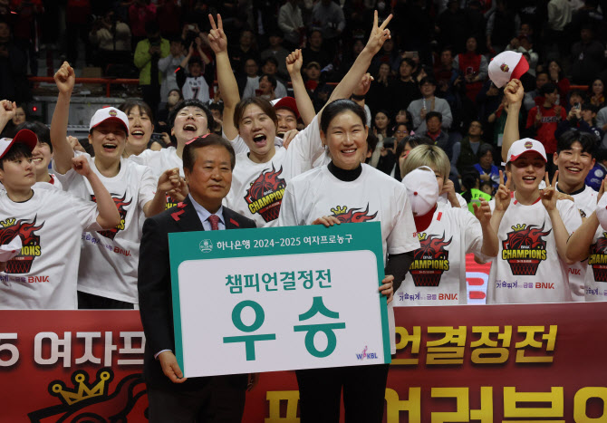 [안준철의 스포츠시선] ‘여자’ 감독이란 편견