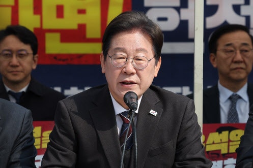 <b>이재명</b> "이제라도 다행"…헌재 尹 탄핵 인용 기대