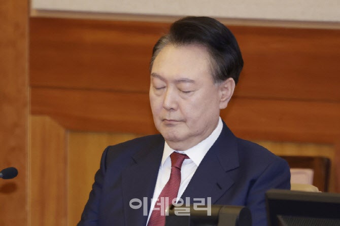 尹 <b>탄핵 선고</b>기일 불출석…"질서 유지 경호 고려"