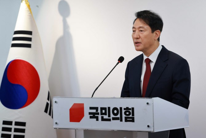 국힘 대선후보, ‘<b>불출마</b>’ <b>오세훈</b> <b>러브콜</b>…“소중한 가치 실현할 것”...