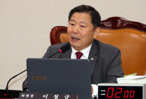 <b>경찰</b> “이철규 아들 여죄 <b>수사</b>…故 <b>장제원 사건</b> <b>수사</b> 진행 안 돼”