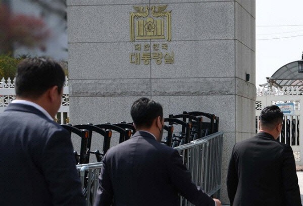 경찰, 경호처와 10시간 대치…<b>대통령실 압수수색 무산</b>(상보)