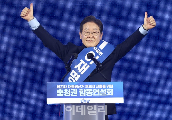 <b>이재명</b>, 첫 <b>경선</b> <b>충청</b>서 '88.15%' 득표 <b>압승</b>(상보)