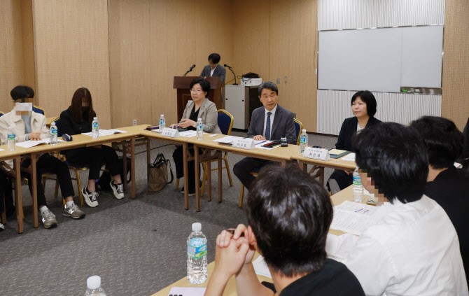 1년 만에 <b>의대</b>생과 대화 물꼬튼 정부..전면 복귀여부는 미지수