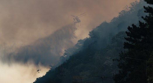 <b>대구 산불</b>, <b>강풍</b>에 <b>확산</b> 중…야간대응체계 전환