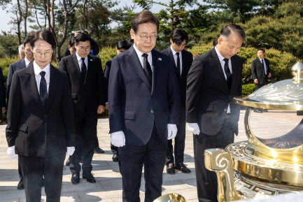 '<b>이재명</b>캠프 합류' <b>윤여준</b> "가장 유력한 후보 돕겠다"