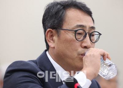 유영상 <b>SKT</b> 대표 “나도 <b>유심 교체</b> 안했다...보호서비스로 충분”